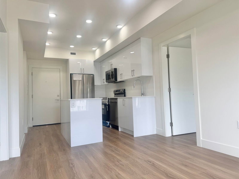 303 - 15739 Fraser Highway, Surrey, V4N 6Y4 | Image 3