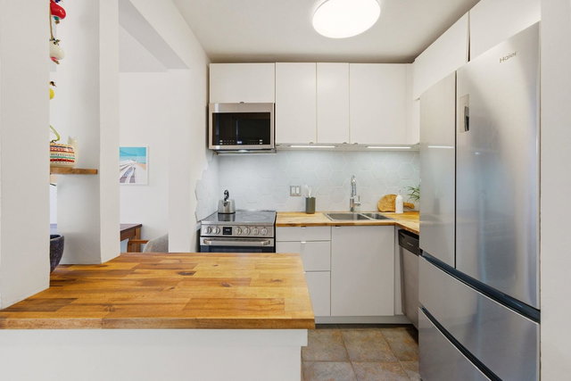 103 - 570 8th Avenue E