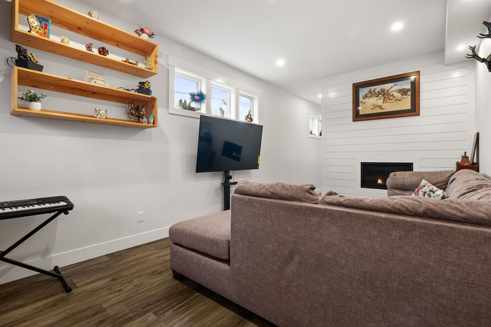 Listing Image 5