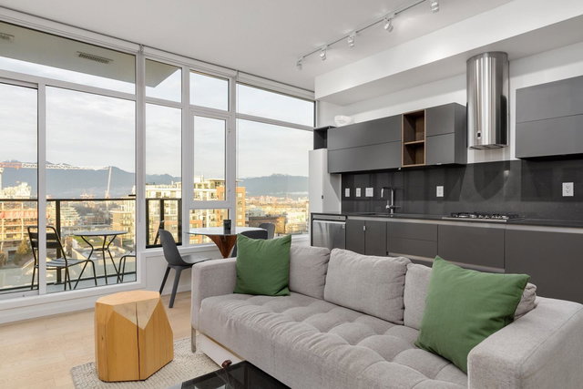 601 - 133 8th Avenue E