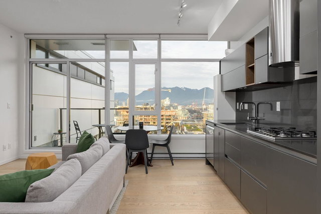 601 - 133 8th Avenue E