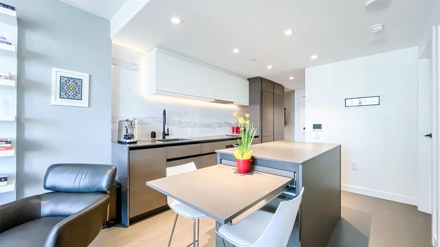 1705 - 620 Cardero Street