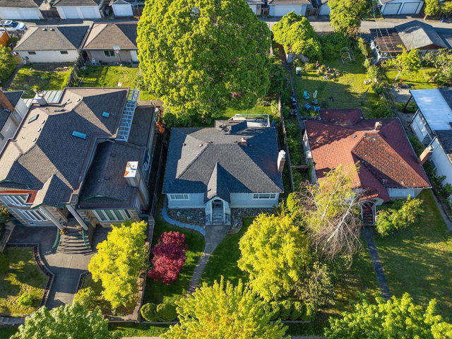 275 King Edward Avenue W