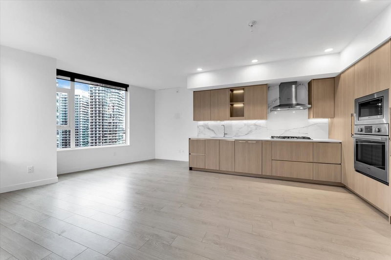 2404 - 9887 Whalley Boulevard, Surrey, V3T 0P4 | Image 3