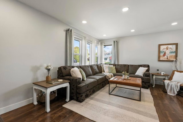 2491 Wayburne Crescent