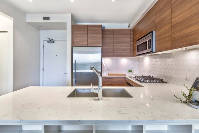 402 - 1061 Marine Drive