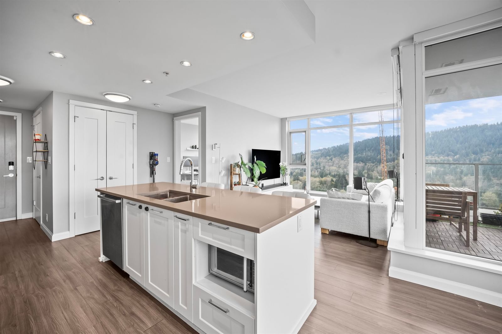 Listing Image 11