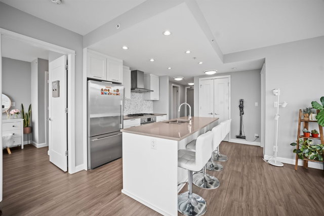 2005 - 520 Como Lake Avenue