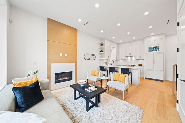 1 - 312 40th Avenue E