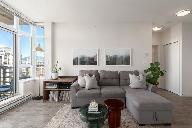 906 - 2788 Prince Edward Street