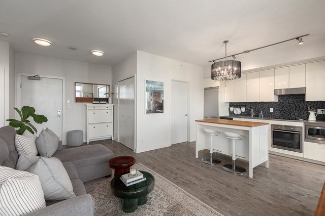 906 - 2788 Prince Edward Street