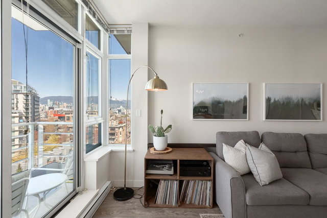 906 - 2788 Prince Edward Street