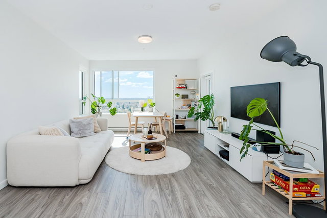 416 - 6438 Byrnepark Drive