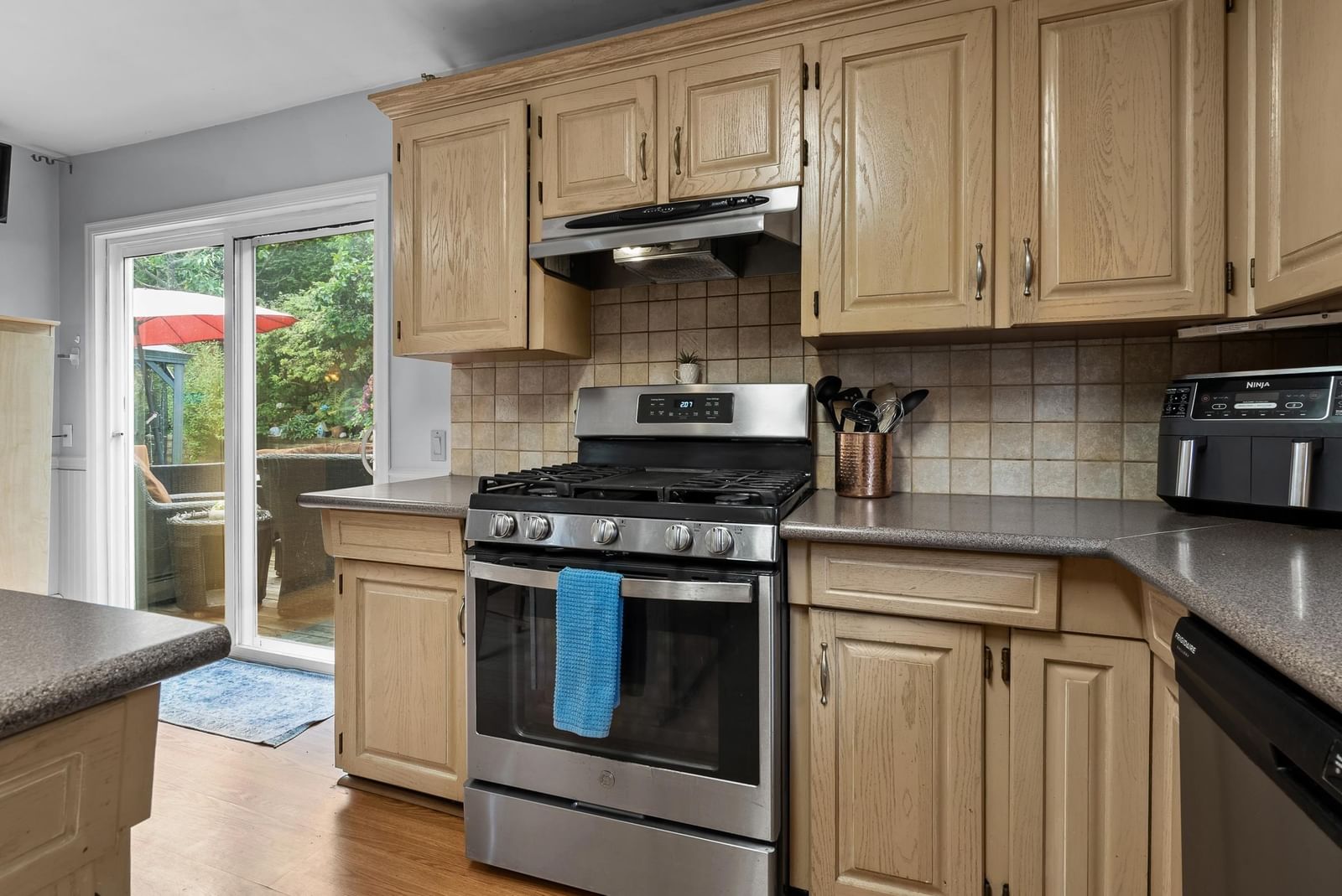 Listing Image 10