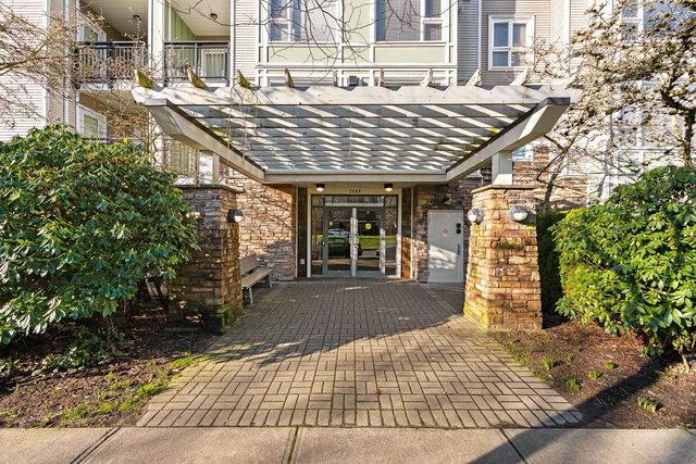 417 - 7089 Mont Royal Square