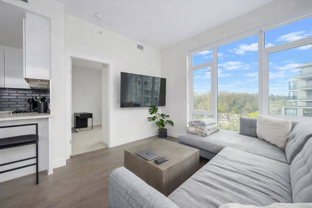 1601 - 8533 River District Crossing