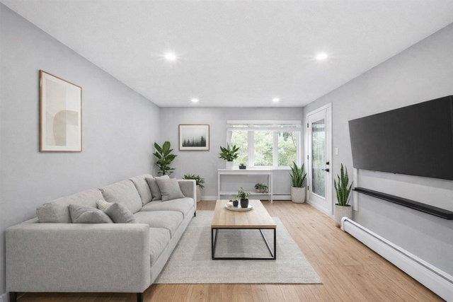 101 - 1122 King Albert Avenue