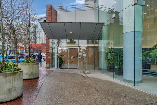 1707 - 1199 Marinaside Crescent