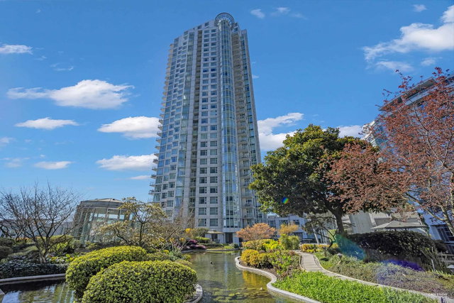 1707 - 1199 Marinaside Crescent