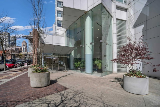 1707 - 1199 Marinaside Crescent