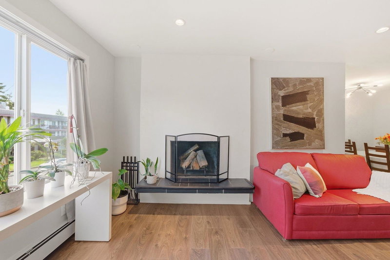 301 - 1381 Martin Street, White Rock, V4B 3W6 | Image 2