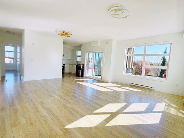 303 - 22577 Royal Crescent