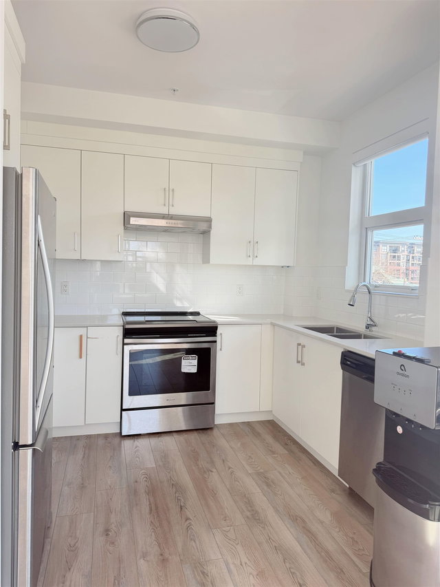 303 - 22577 Royal Crescent