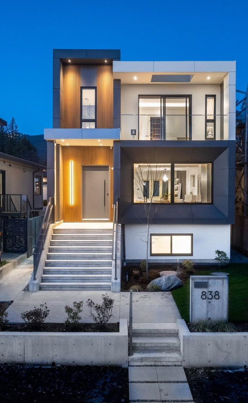 838 14th Street E, North Vancouver, British Columbia