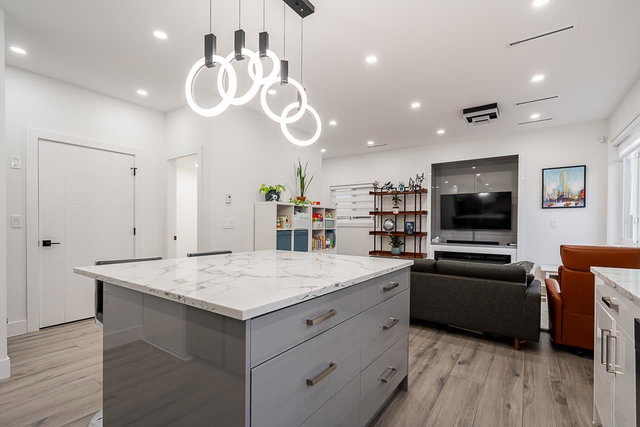 #2 - 4675 Canada Way