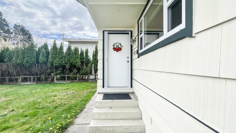 931 Sperling Avenue, Burnaby, V5B 4H7 | Image 2