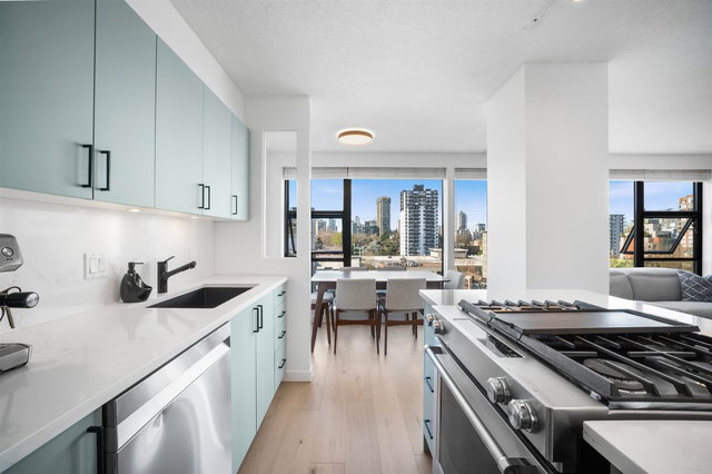 1002 - 1723 Alberni Street