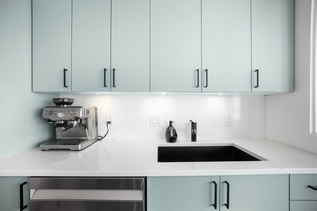 1002 - 1723 Alberni Street