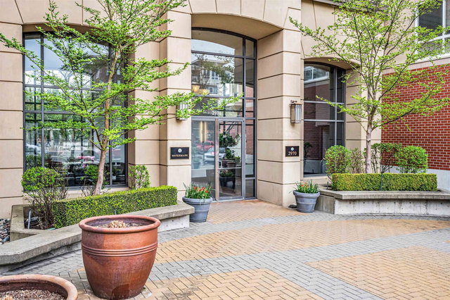 111 - 2970 King George Boulevard