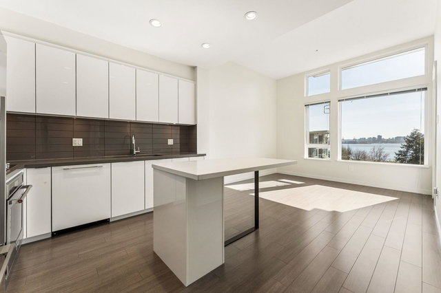 502 - 255 1st Street W