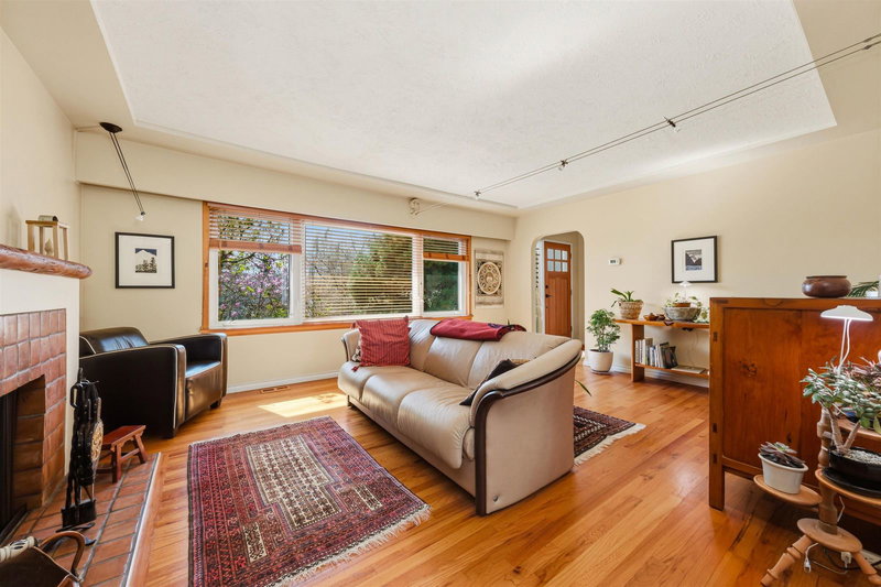 818 6th Street, North Vancouver, V7L 1R7 | Image 2