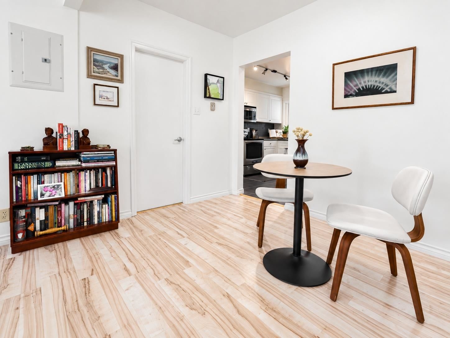 Listing Image 12