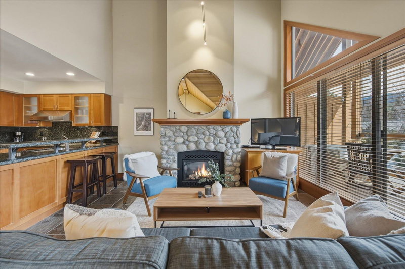 4827 Casabella Crescent, Whistler, V8E 0Z4 | Image 2