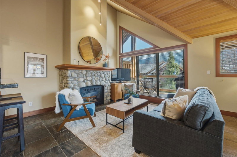 4827 Casabella Crescent, Whistler, V8E 0Z4 | Image 3