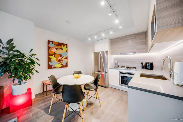 1204 - 525 Foster Avenue