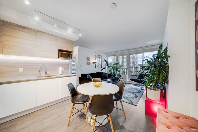 1204 - 525 Foster Avenue