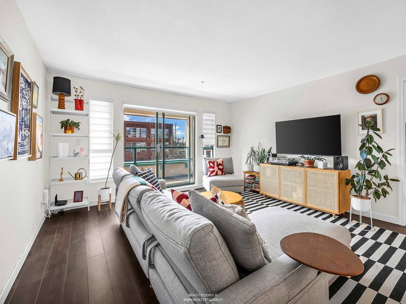 303 - 223 Mountain Highway, North Vancouver, V7J 3V3 | Image 2