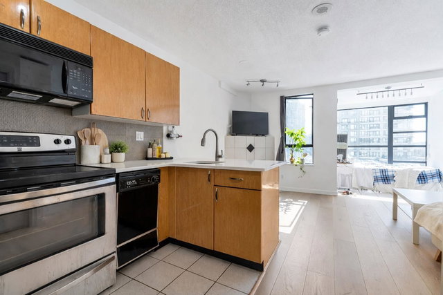 805 - 939 Homer Street