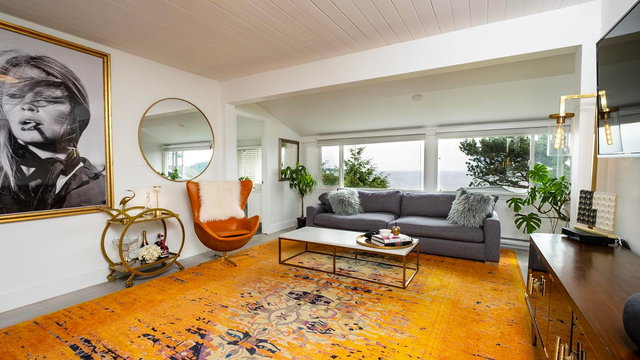 6221 Sunshine Coast Highway