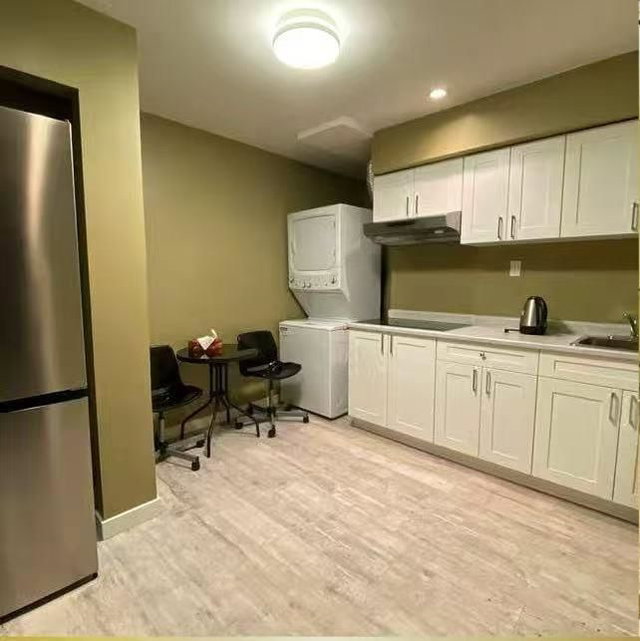 1/2 Basement-2 - 15447 37a Avenue