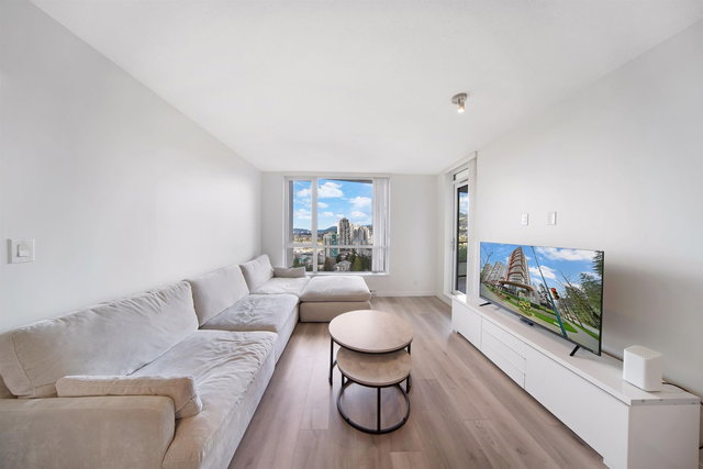 2205 - 3096 Windsor Gate