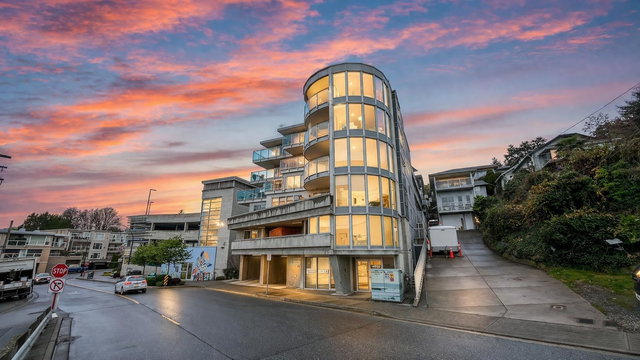 404 - 14955 Victoria Avenue