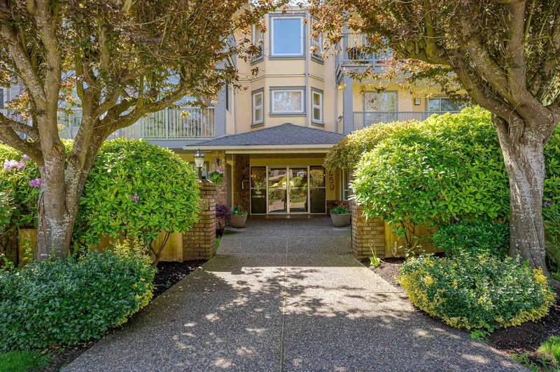 205 - 1459 Blackwood Street, White Rock, V4B 3V6 | Image 2