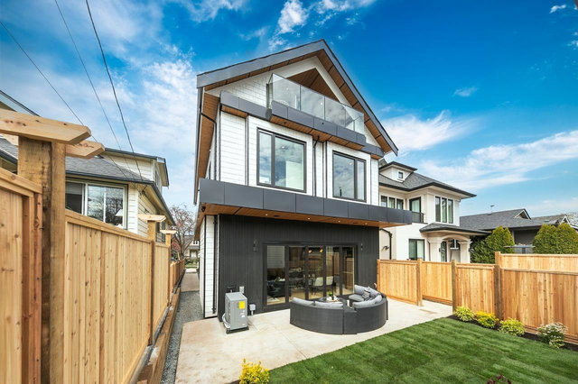 2 - 3708 18th Avenue W