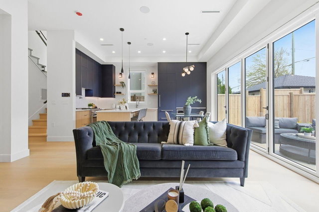 2 - 3708 18th Avenue W