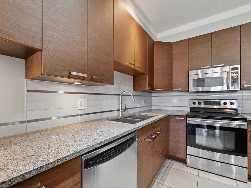 302 - 4365 Hastings Street, Burnaby, V5C 2J7 | Image 3